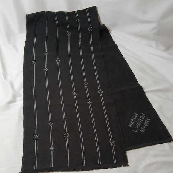 Louis Vuitton Black and Gray Men's Scarf